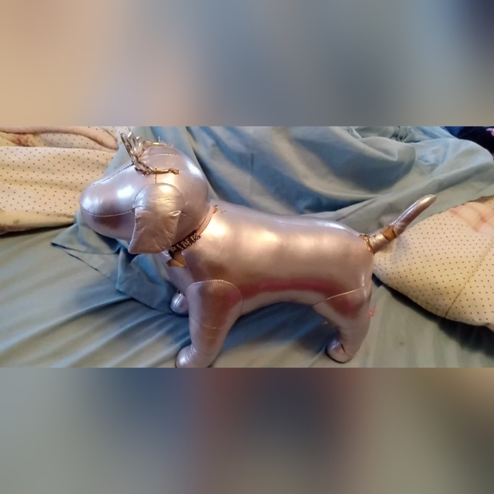Victorias secret princess dog DAMAGED AND FLAWED BAD SHAPE BUYER KNOWS CONDITION